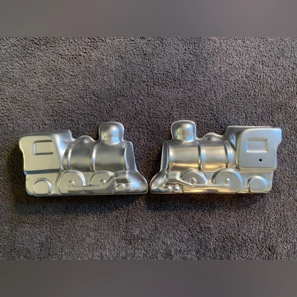 3D TRAIN CAKE PAN by Wilton. 2-piece. Choo-choo. Vintage.